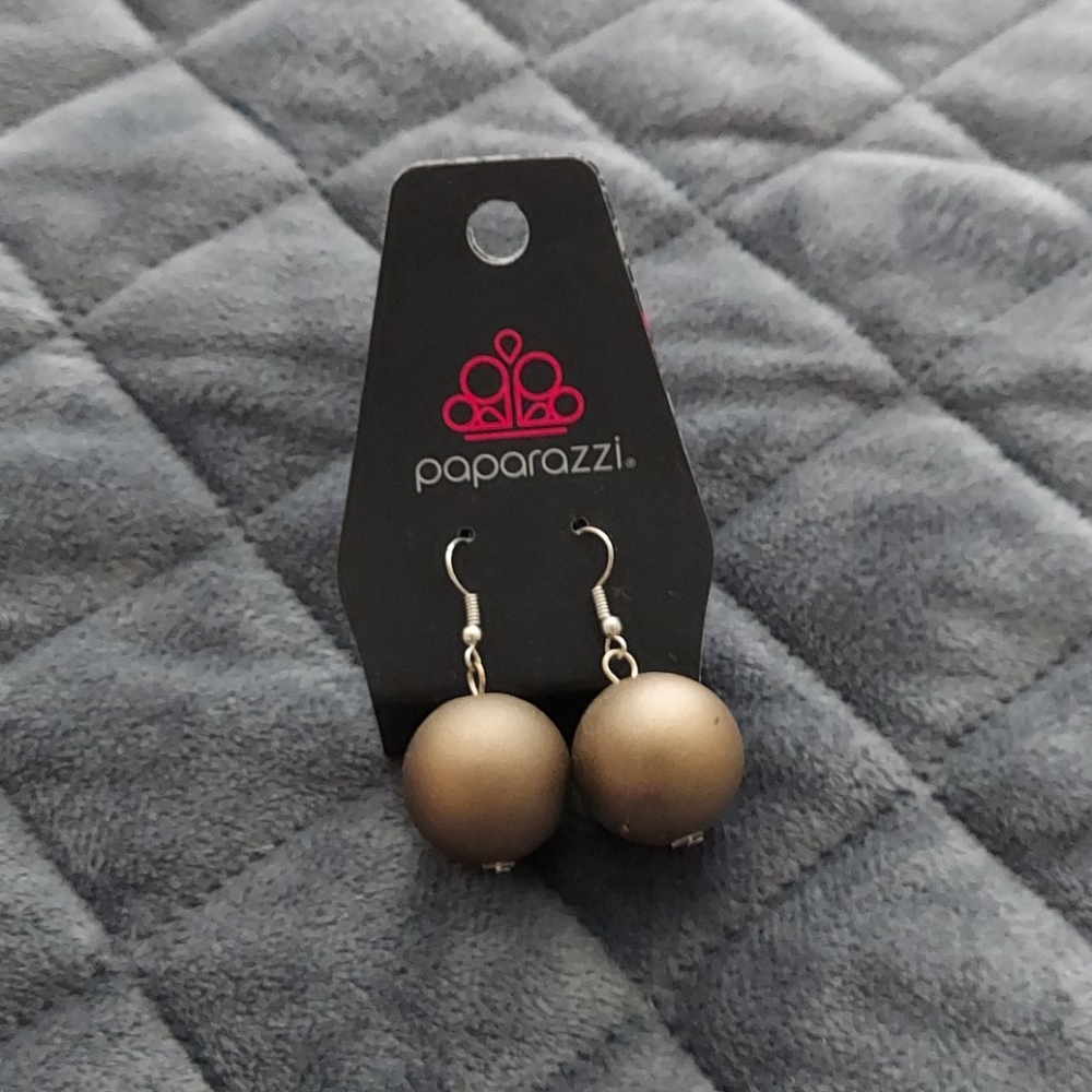 Pretty  paparazzi earrings